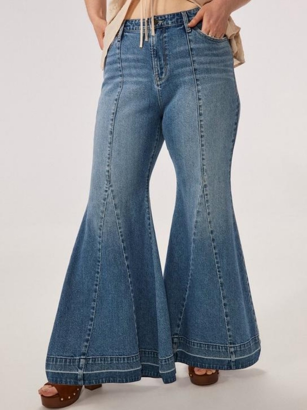 Torrid Women’s Super Wide Flare Blue Jeans NWT - Picture 1 of 2